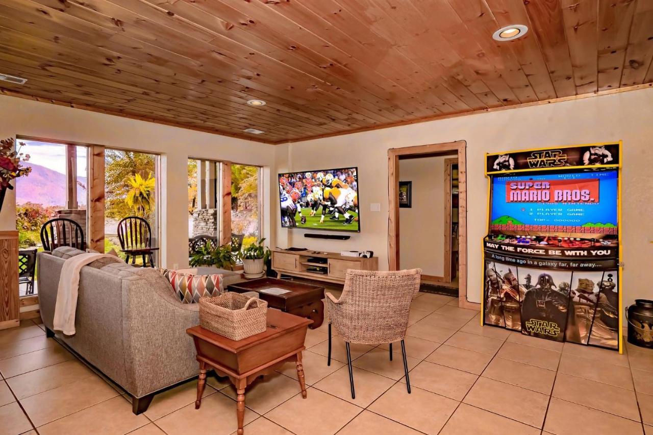 Tanasi Lodge - Reunions, Retreats, Weddings, Family Getaways Sevierville Exterior photo